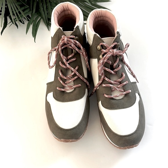 NWOT True Craft high top sneaker size 9 - Picture 3 of 11